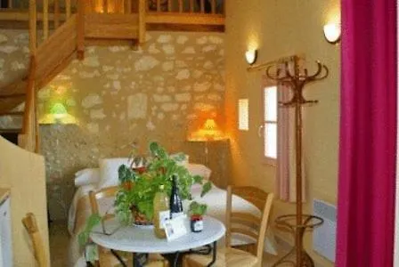 Logis De Poellier Konukevi 3*