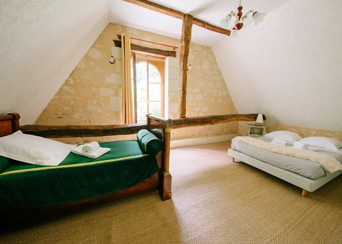 Logis De Poellier 3* באוג'ה